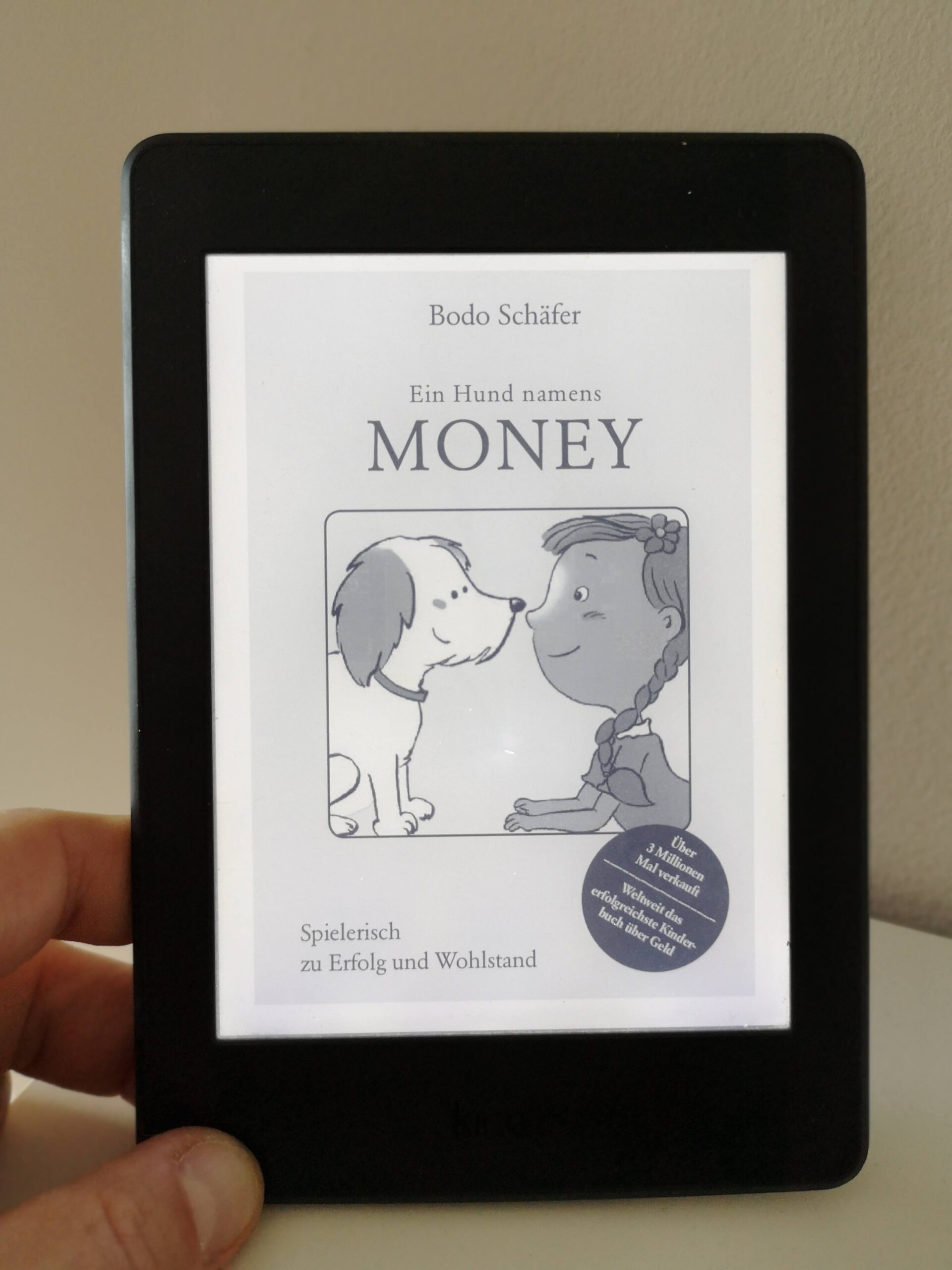Das Buch ein Hund namens Money auf einem Kindle abgebildet.
